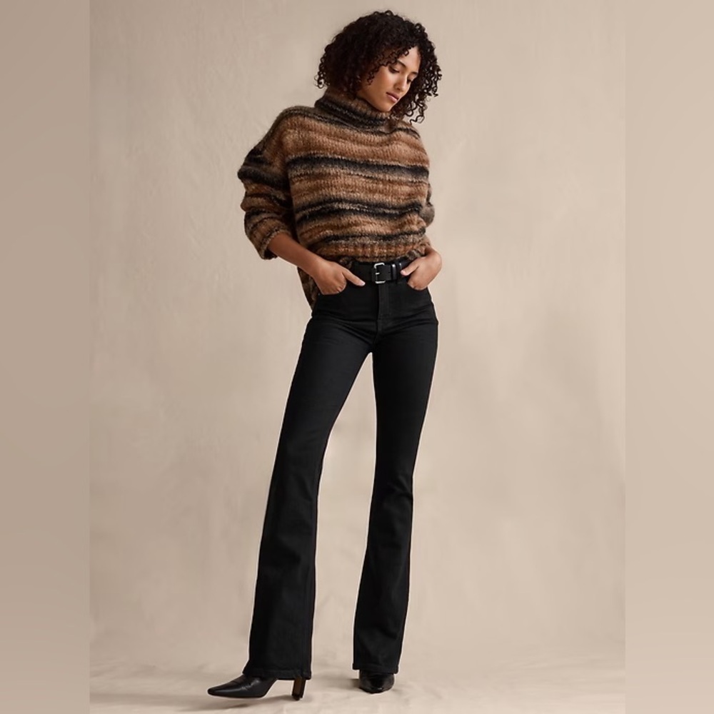 NWT! Banana Republic Black Rinse Wash Mid-Rise Flare Jean - 29 LONG ONLY 🩷